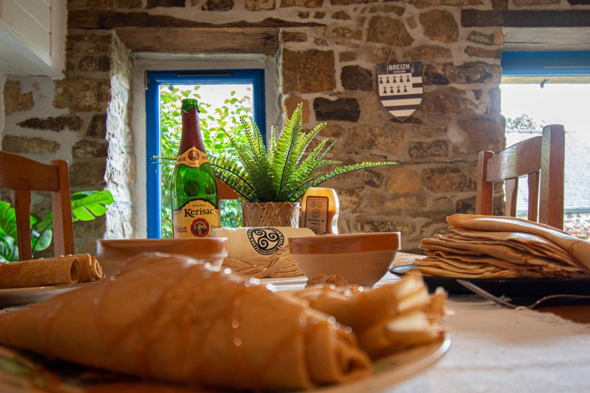 Ti Vaen I Maison Traditionnelle Bretonne & Sauna Lanvéoc Екстериор снимка